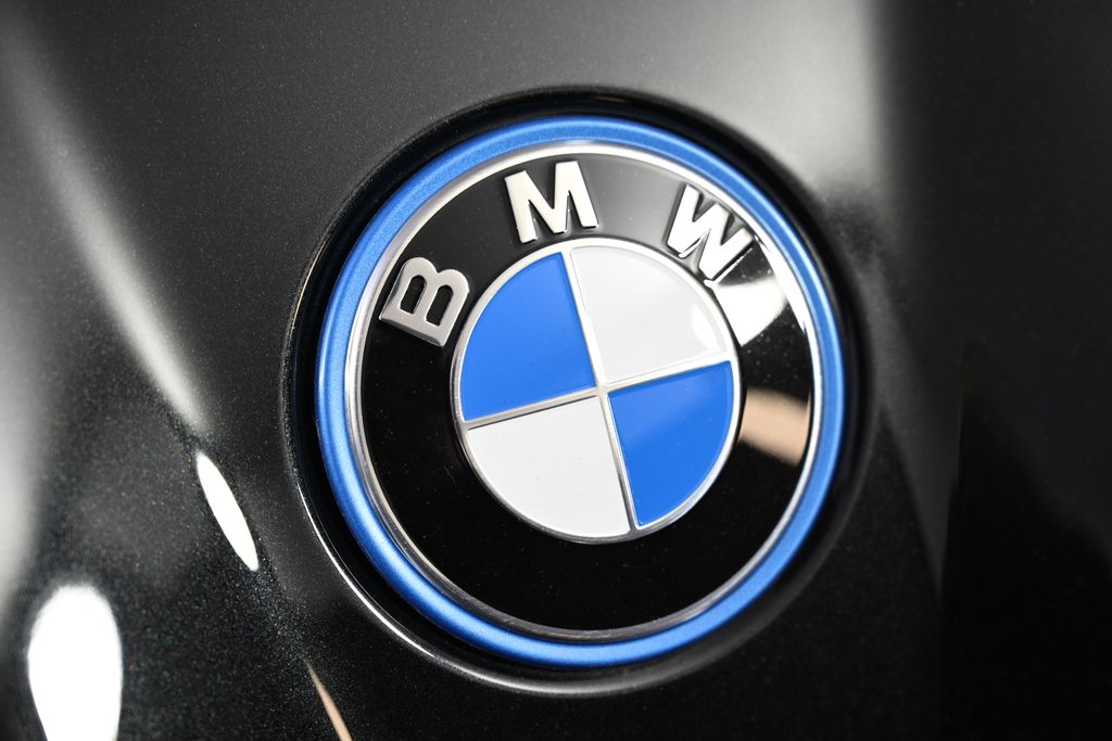 Thumbnail: 2027 BMW i5 - 13