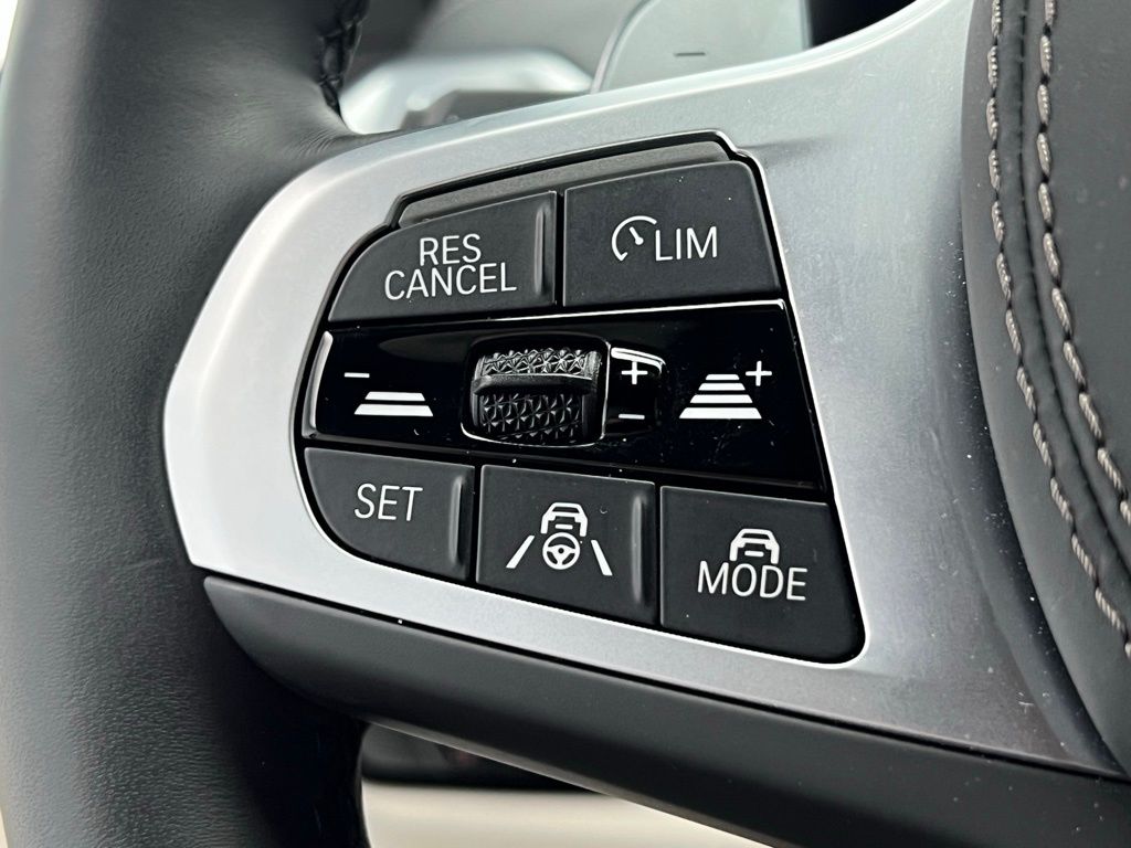 Thumbnail: 2025 BMW 8 Series - 23