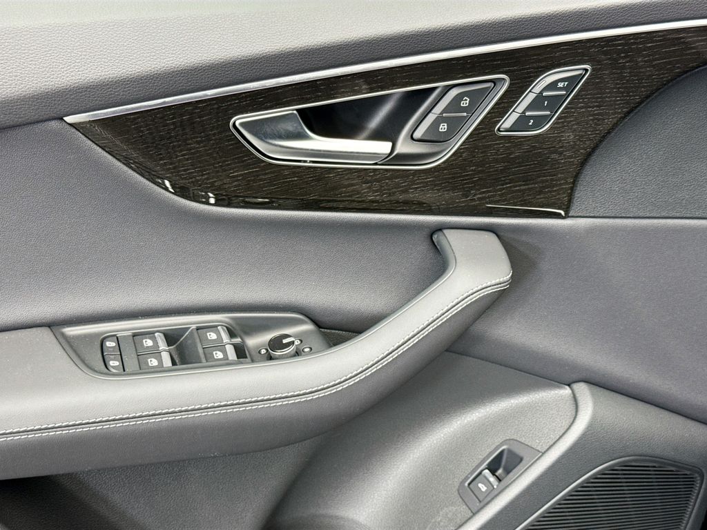 Thumbnail: 2026 Audi Q7 - 24