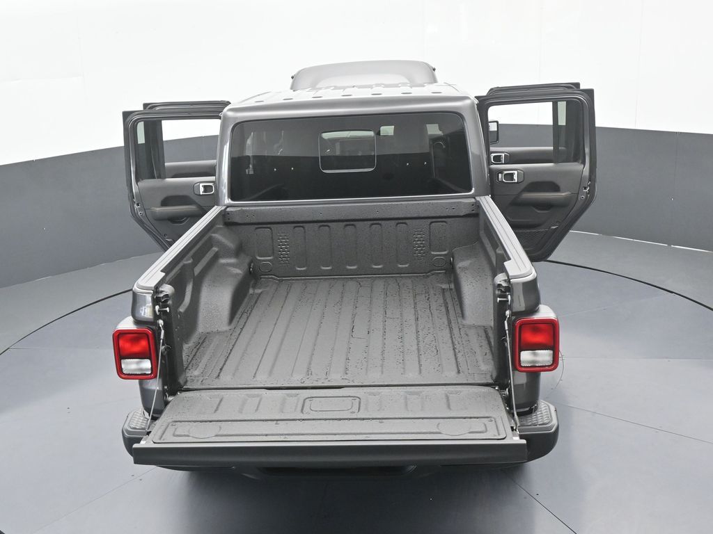 New 2026 Granite Crystal Metallic Clearcoat Jeep Sahara image 62