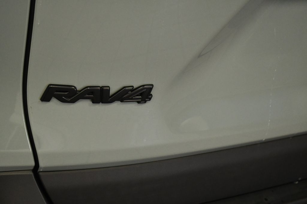 Thumbnail: 2021 Toyota RAV4 - 7