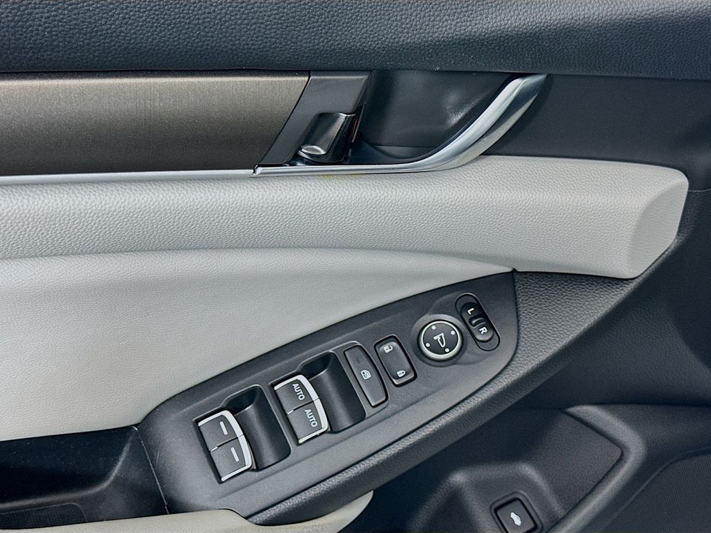 Thumbnail: 2018 Honda Accord - 17