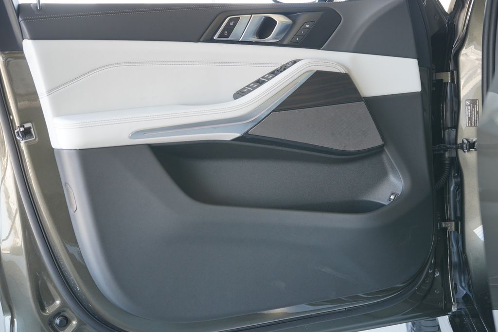 Thumbnail: 2026 BMW X5 - 11