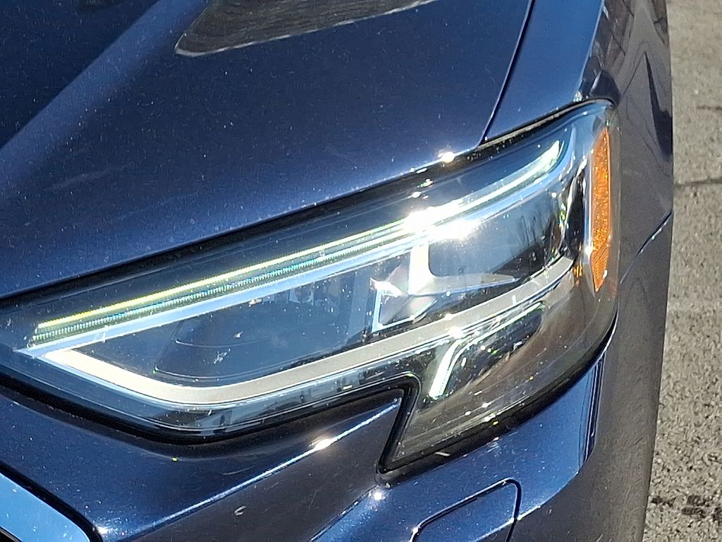 Thumbnail: 2022 Audi A8 - 9