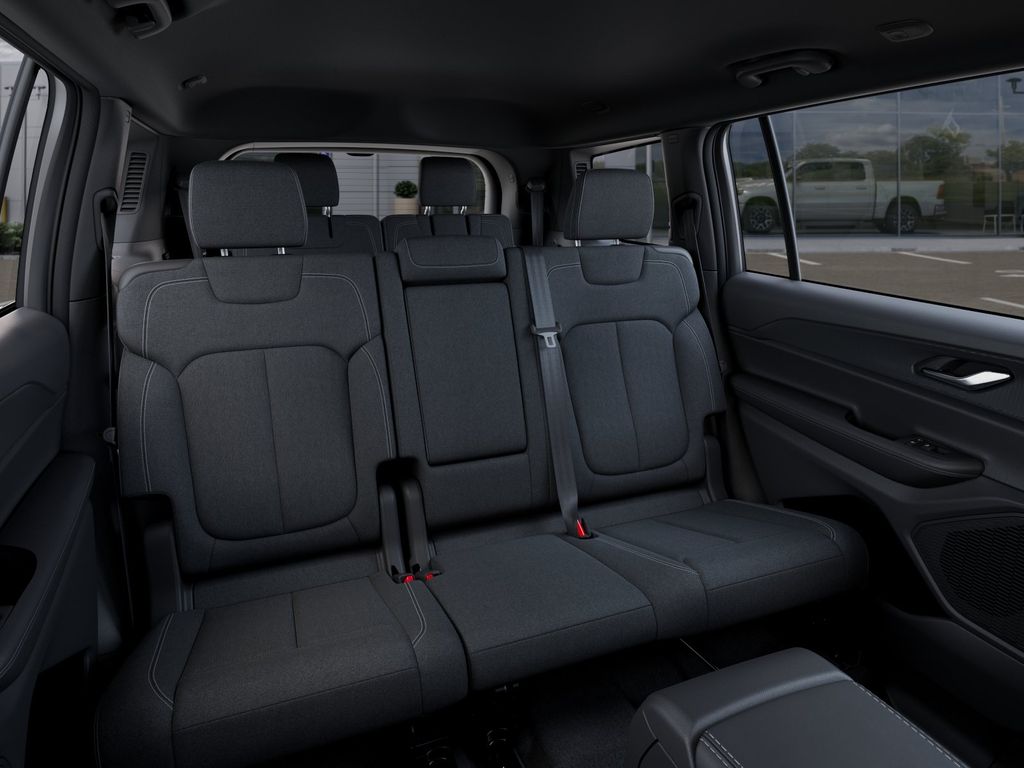 New 2026 Diamond Black Crystal Pearlcoat Jeep Laredo image 15