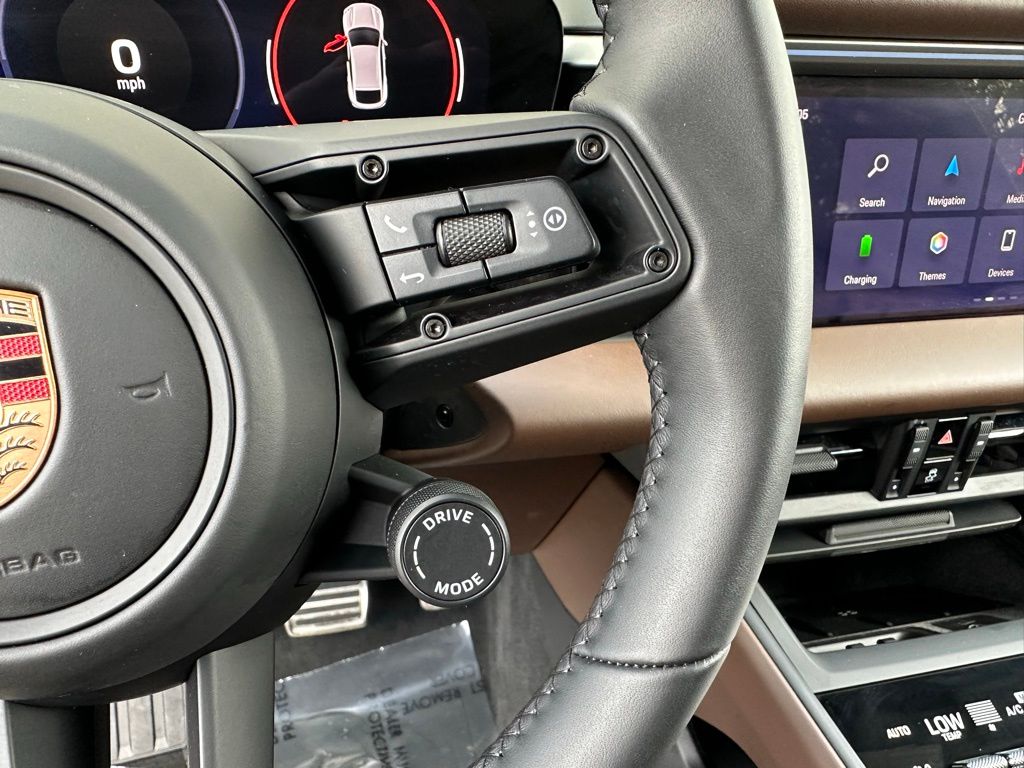 Thumbnail: 2025 Porsche Macan - 18