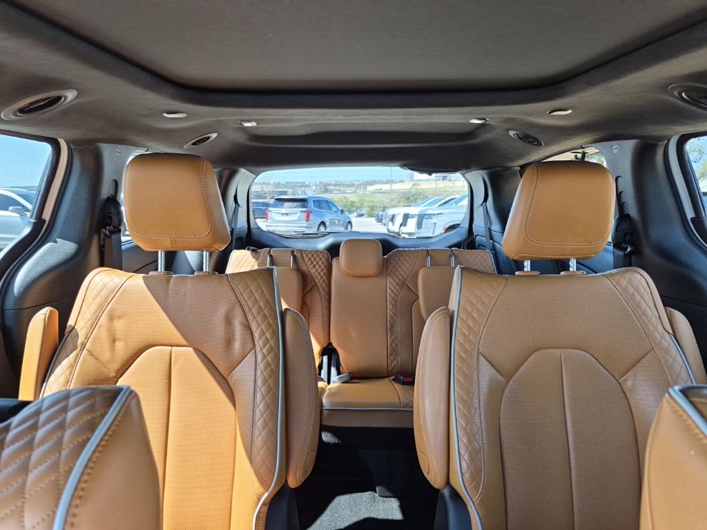 Used Car 2023 Chrysler Pacifica Hybrid  Pinnacle For Sale Under $35,000 In Austin, Texas