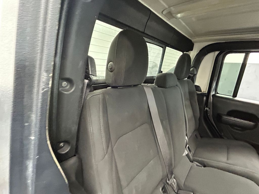 Used 2022 Granite Crystal Metallic Clearcoat Jeep Sport image 32