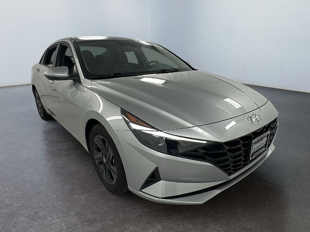 2023 Hyundai Elantra SEL FWD