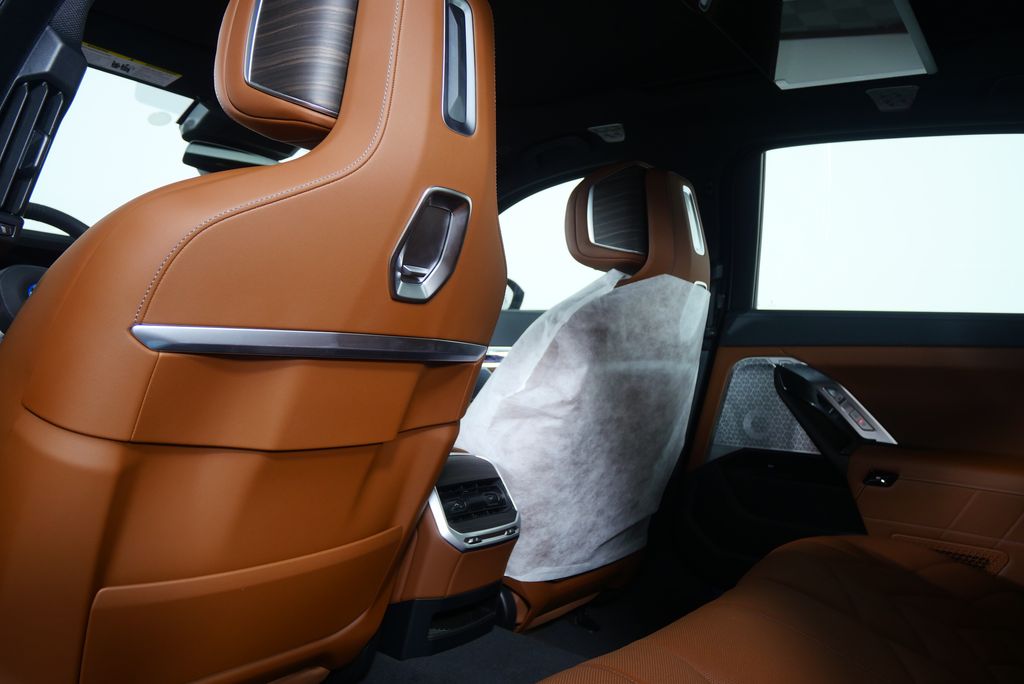Thumbnail: 2026 BMW 7 Series - 16