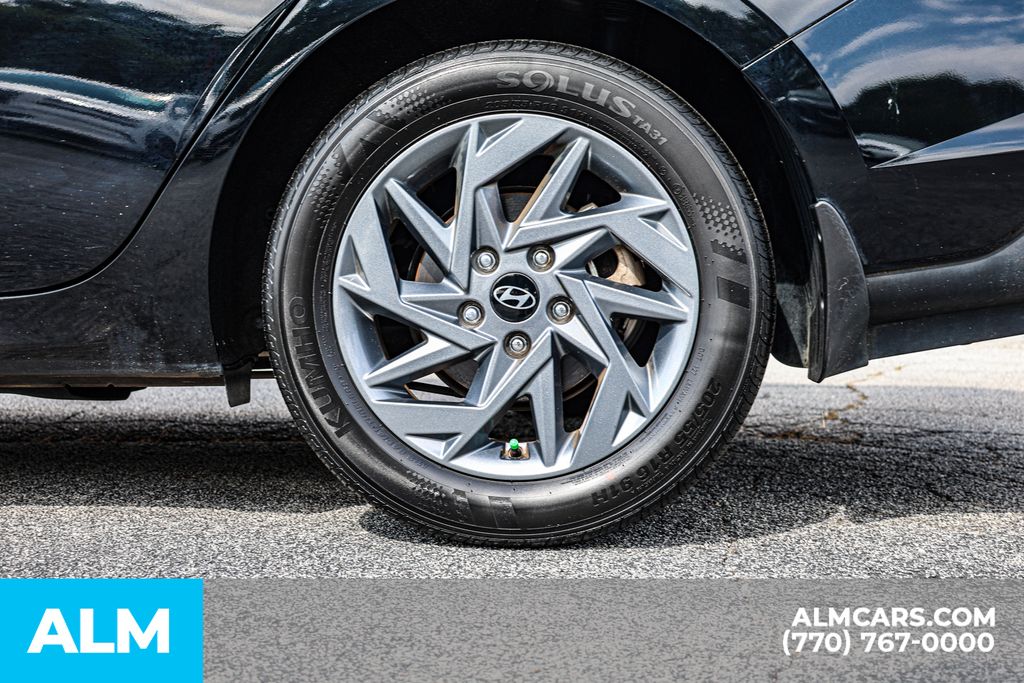Used 2024 Black Hyundai SEL image 16