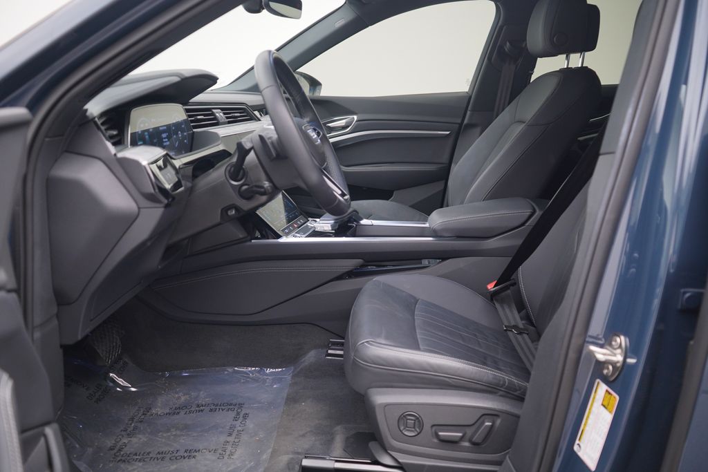 Thumbnail: 2024 Audi Q8 e-tron - 6