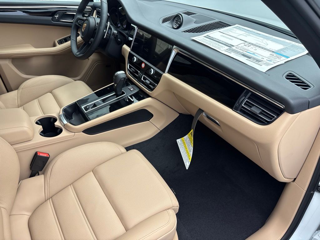 Thumbnail: 2026 Porsche Macan - 25