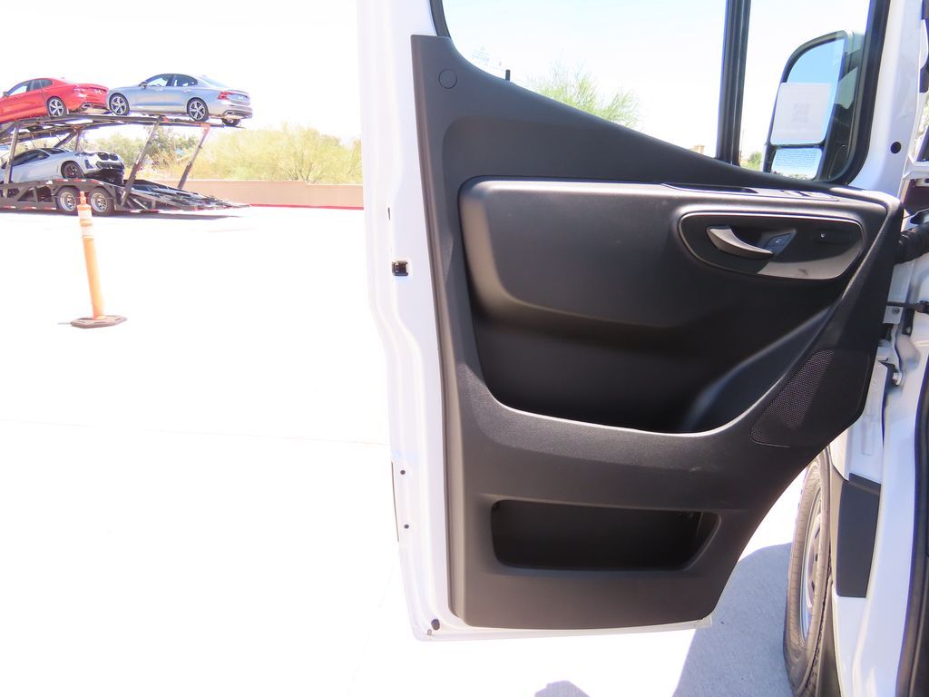 Thumbnail: 2025 Mercedes-Benz Sprinter - 22