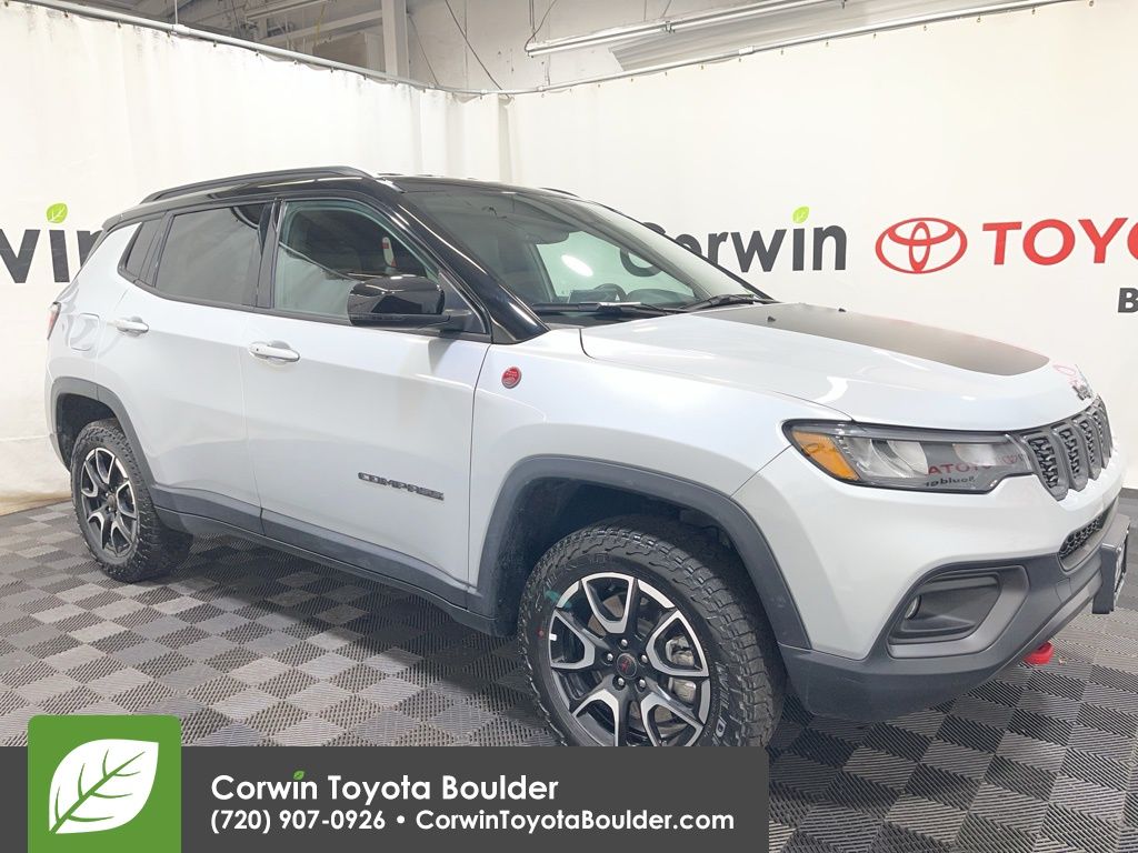 Silver Zynith Metallic Clearcoat 2025 Jeep Compass Trailhawk 4WD SUV / Crossover Four-Wheel Drive 8-Speed Automatic