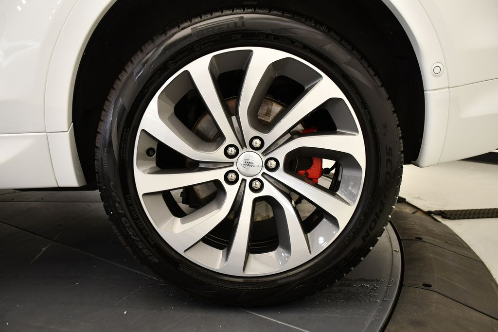 Thumbnail: 2025 Land Rover Discovery Sport - 12