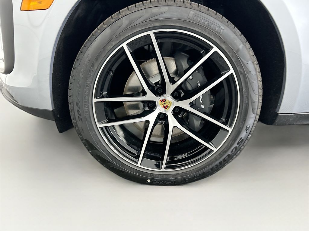 Thumbnail: 2026 Porsche Macan - 31