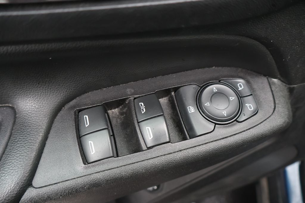 Thumbnail: 2019 Chevrolet Equinox - 16