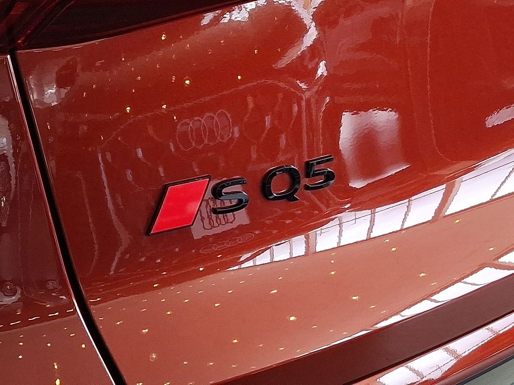Thumbnail: 2025 Audi SQ5 - 14