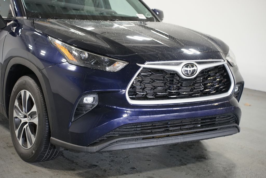 Thumbnail: 2023 Toyota Highlander - 4