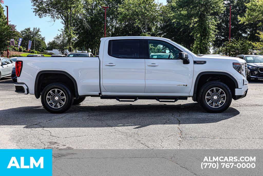 Used 2022 White GMC AT4 image 9