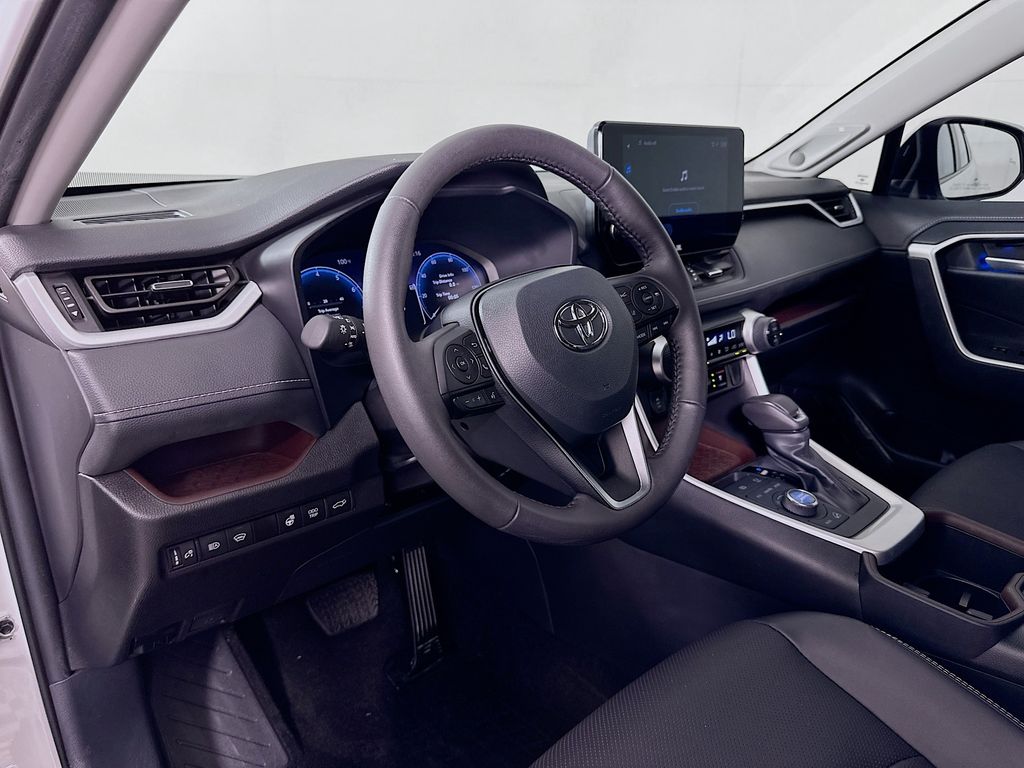 Thumbnail: 2025 Toyota RAV4 - 9