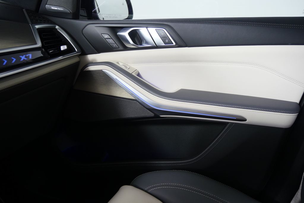 Thumbnail: 2023 BMW X7 - 31
