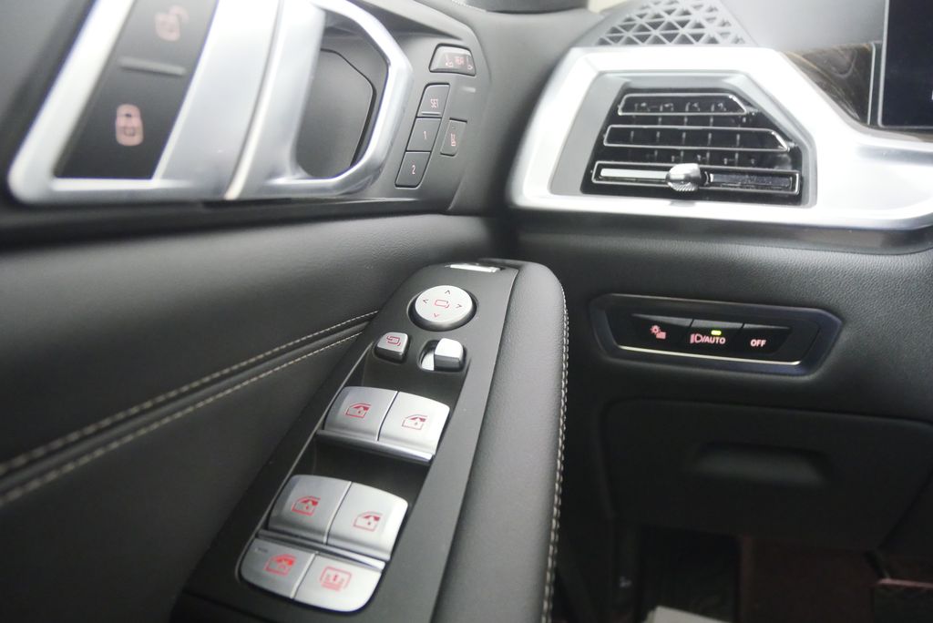 Thumbnail: 2025 BMW X7 - 23