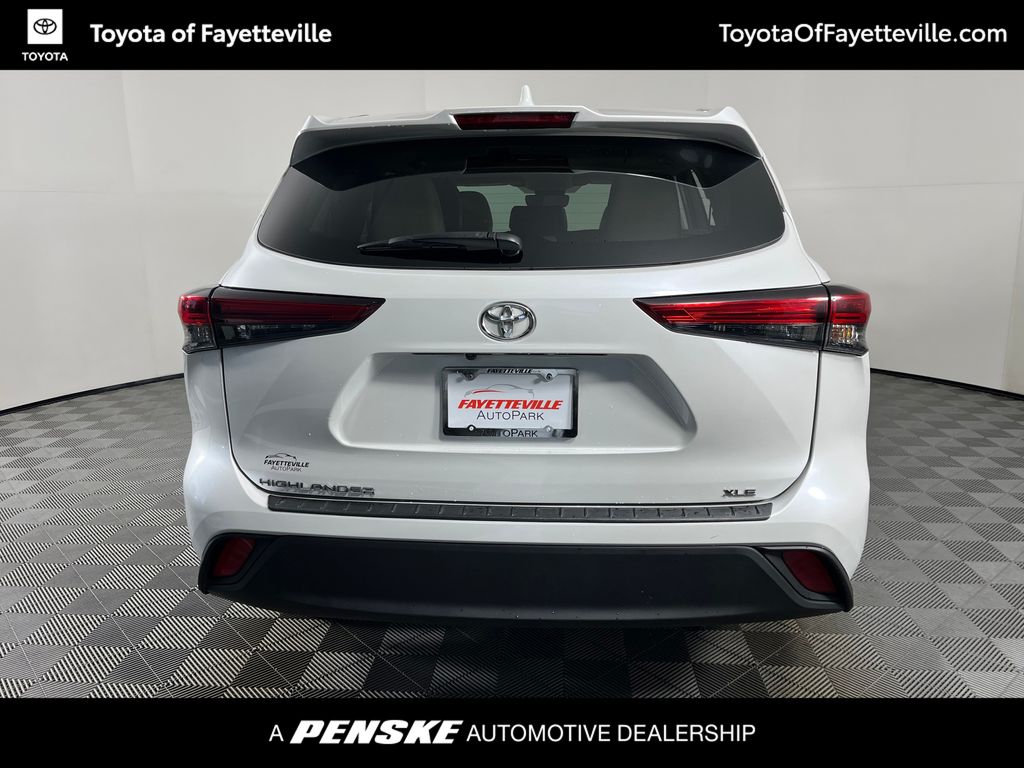 Thumbnail: 2022 Toyota Highlander - 14