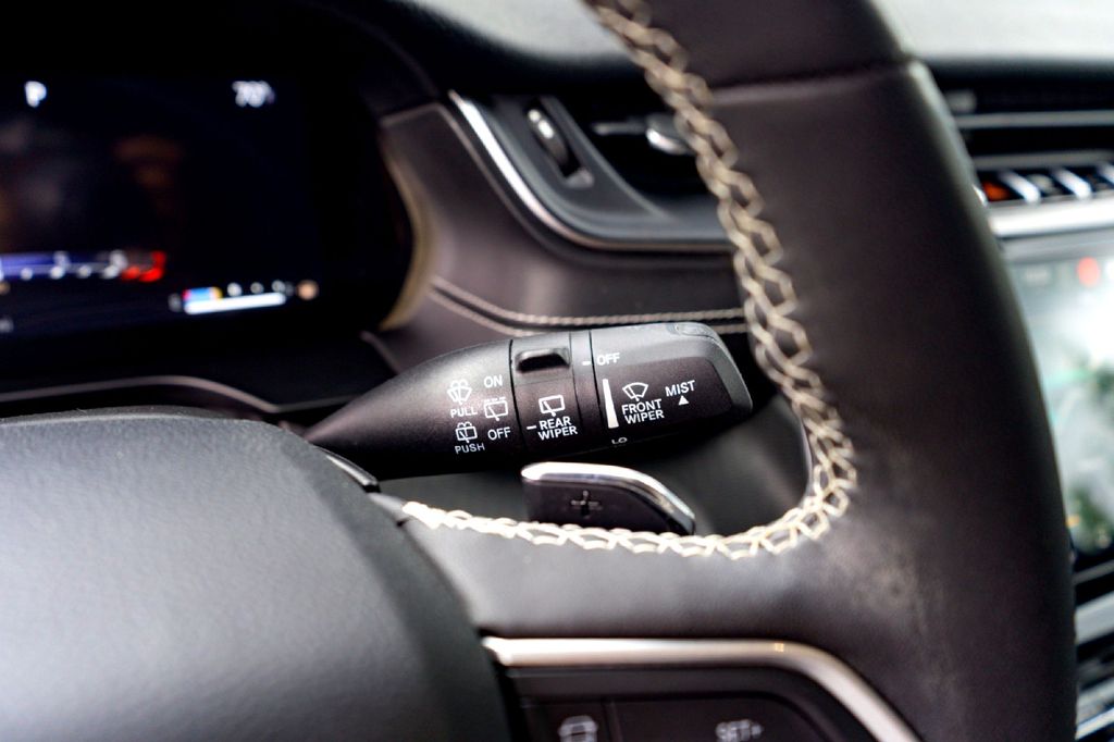 Used Car 2023 Jeep Grand Cherokee L  Altitude For Sale Under $30,000 In Taylor, Texas