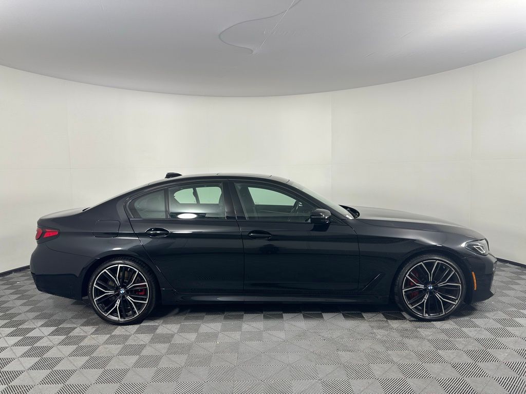 Thumbnail: 2022 BMW 5 Series - 4