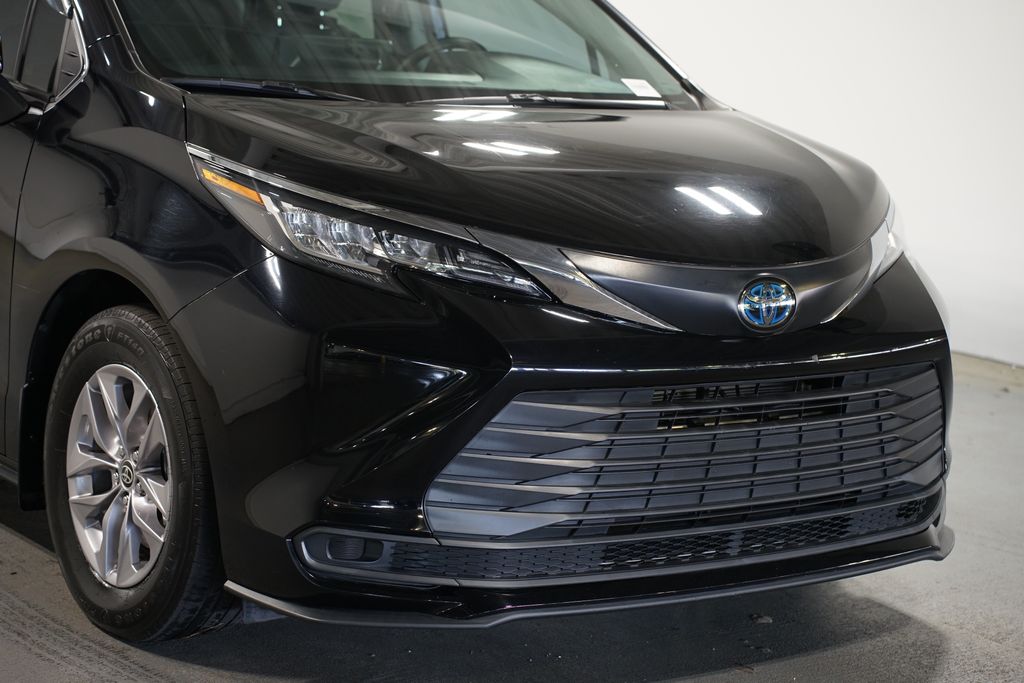 Thumbnail: 2022 Toyota Sienna - 4