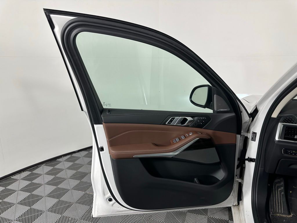 Thumbnail: 2023 BMW X7 - 13