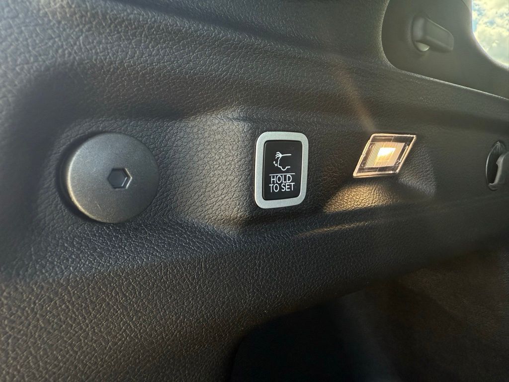 JeepGrand Cherokee L16