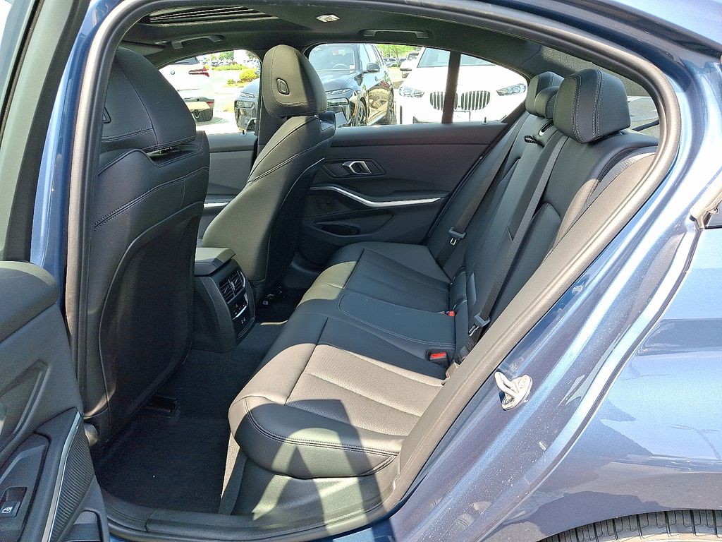 Thumbnail: 2025 BMW 3 Series - 5