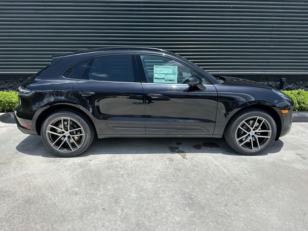 Thumbnail: 2026 Porsche Macan - 11