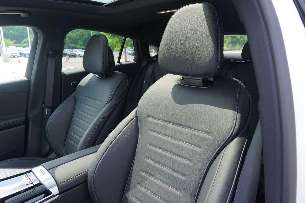2025 Mercedes-Benz GLC 300 9