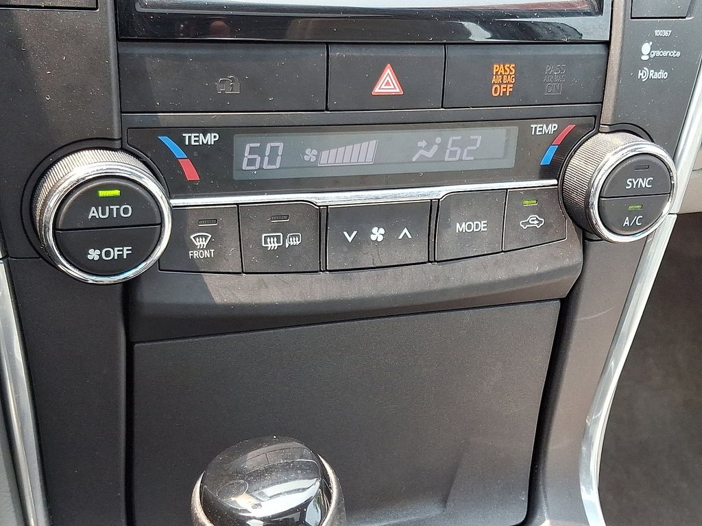 2015 Toyota Camry XLE 16
