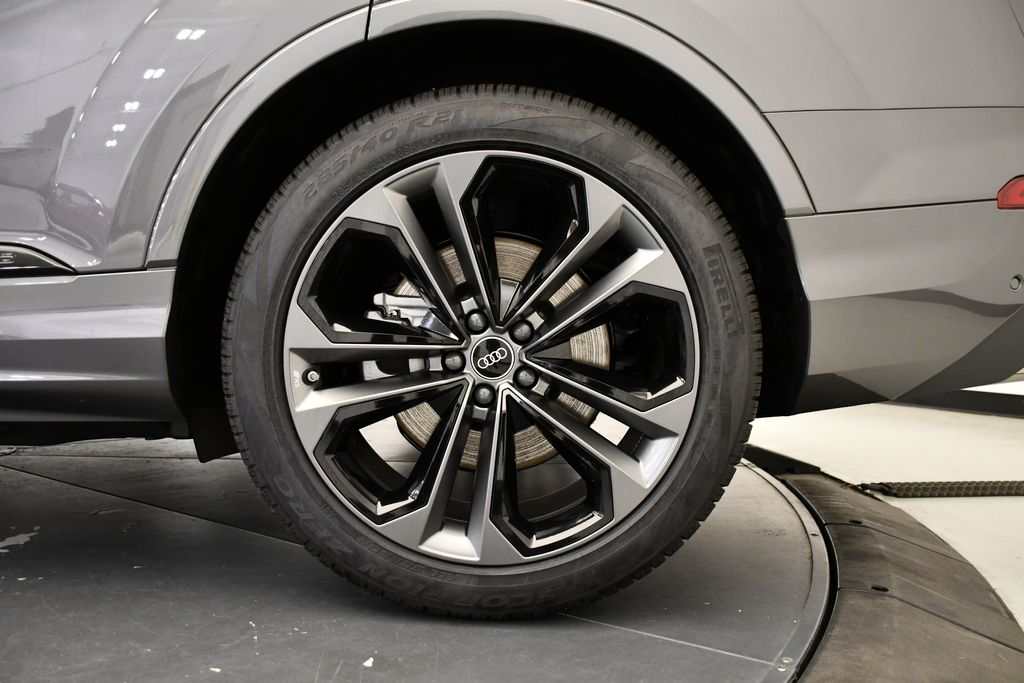 Thumbnail: 2026 Audi Q7 - 14
