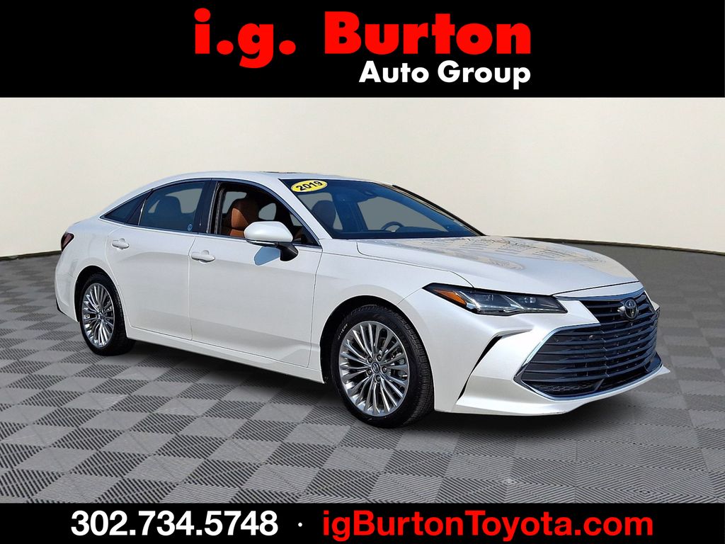 White (Wind Chill Pearl) 2019 Toyota Avalon Sedan Front-Wheel Drive 8-Speed Automatic