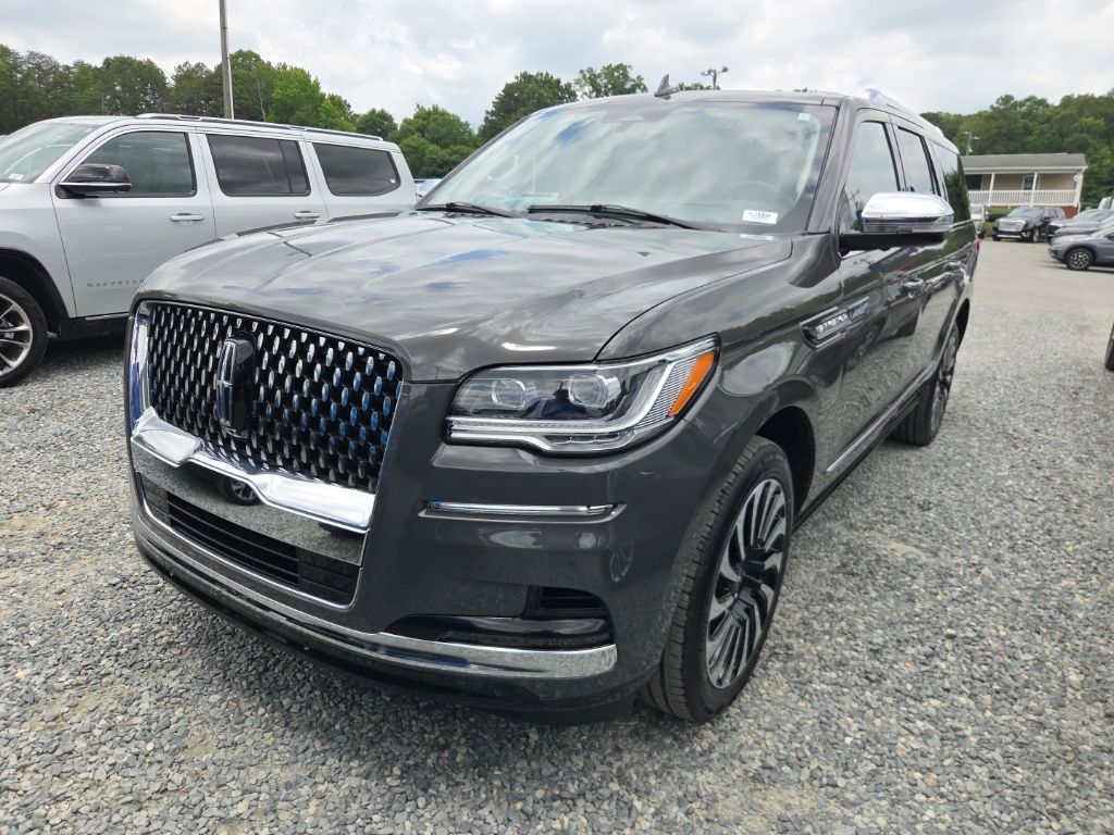 Black (Chroma Caviar Dark Gray Metallic Clearcoat) 2024 Lincoln Navigator SUV / Crossover Four-Wheel Drive Automatic