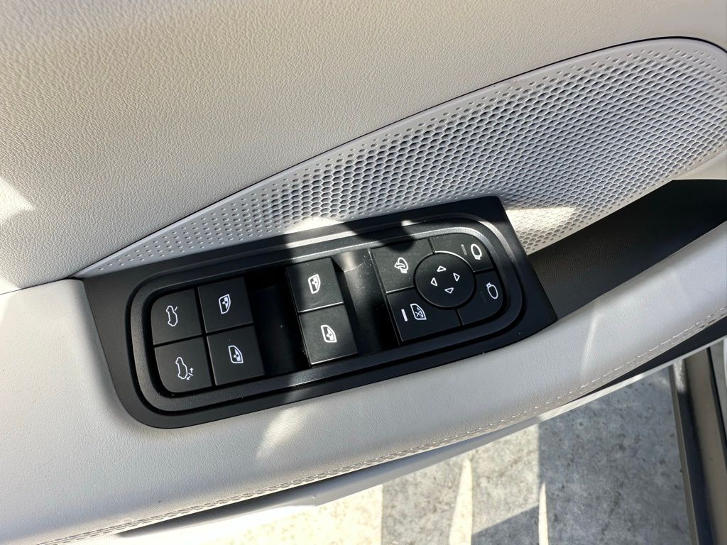 Thumbnail: 2025 Porsche Macan - 20