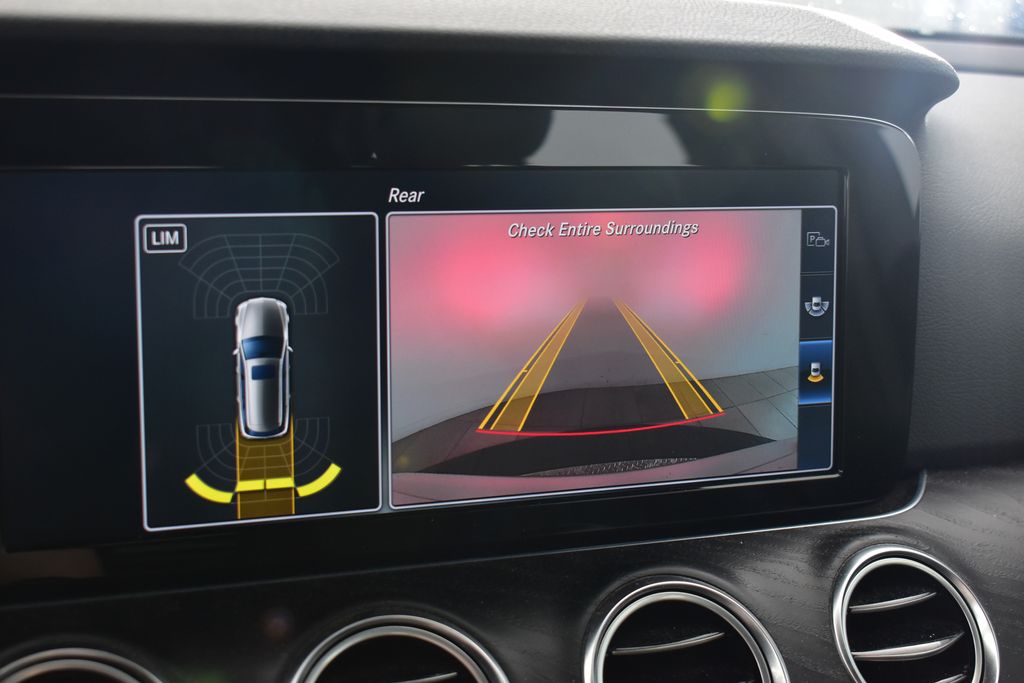Thumbnail: 2017 Mercedes-Benz E-Class - 20
