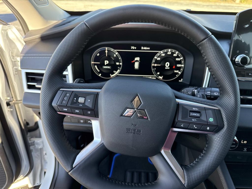 2025 Mitsubishi Outlander Plug-in Hybrid SE - Photo 38