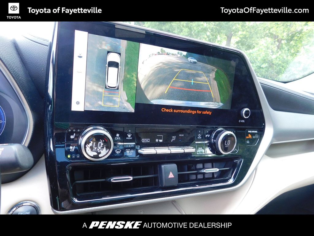 Thumbnail: 2023 Toyota Highlander - 11