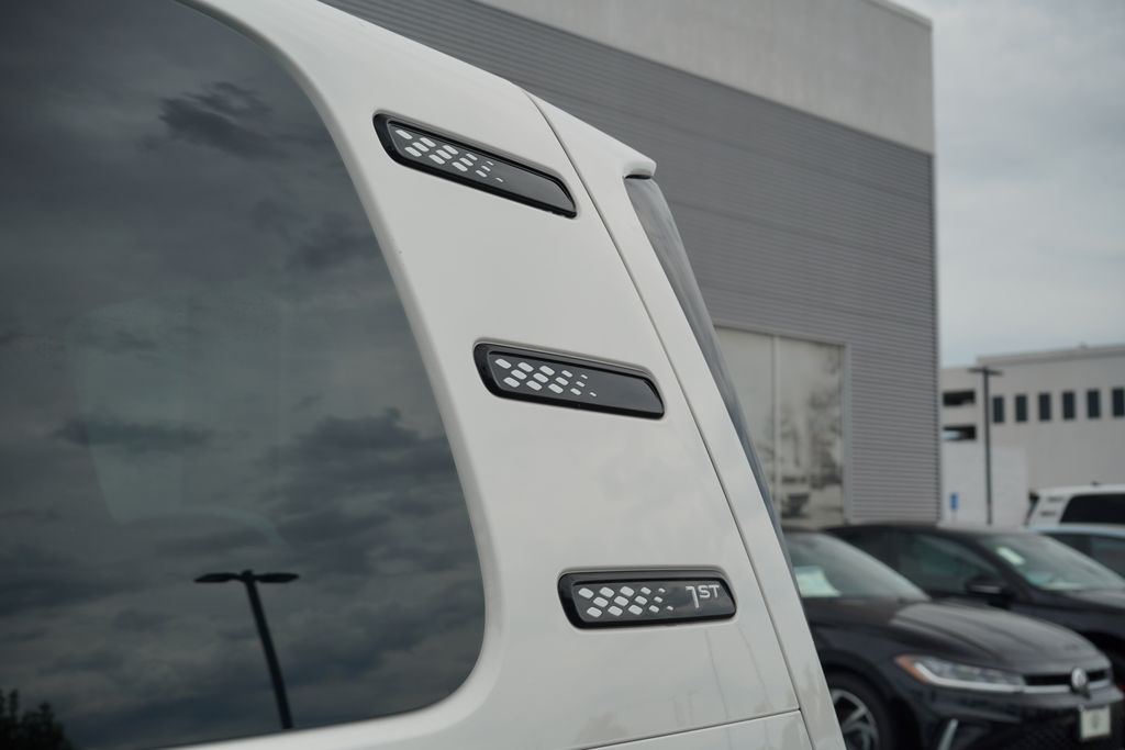 Thumbnail: 2025 Volkswagen ID.Buzz - 13