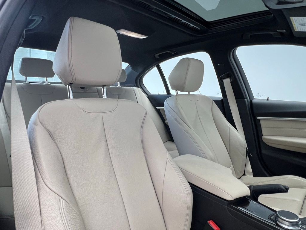 Thumbnail: 2018 BMW 3 Series - 8