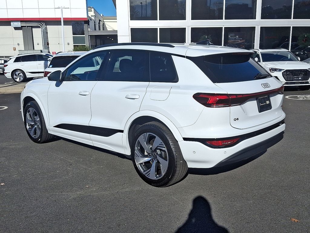Thumbnail: 2025 Audi Q6 e-tron - 6