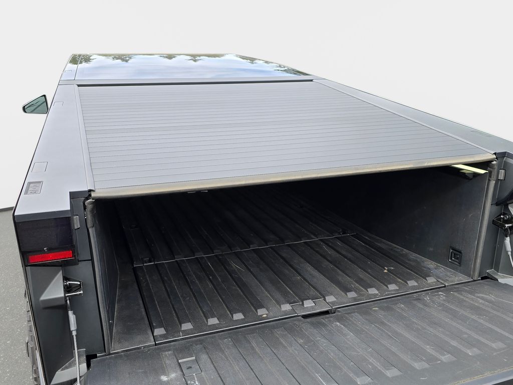 Used 2024  Tesla Base image 16