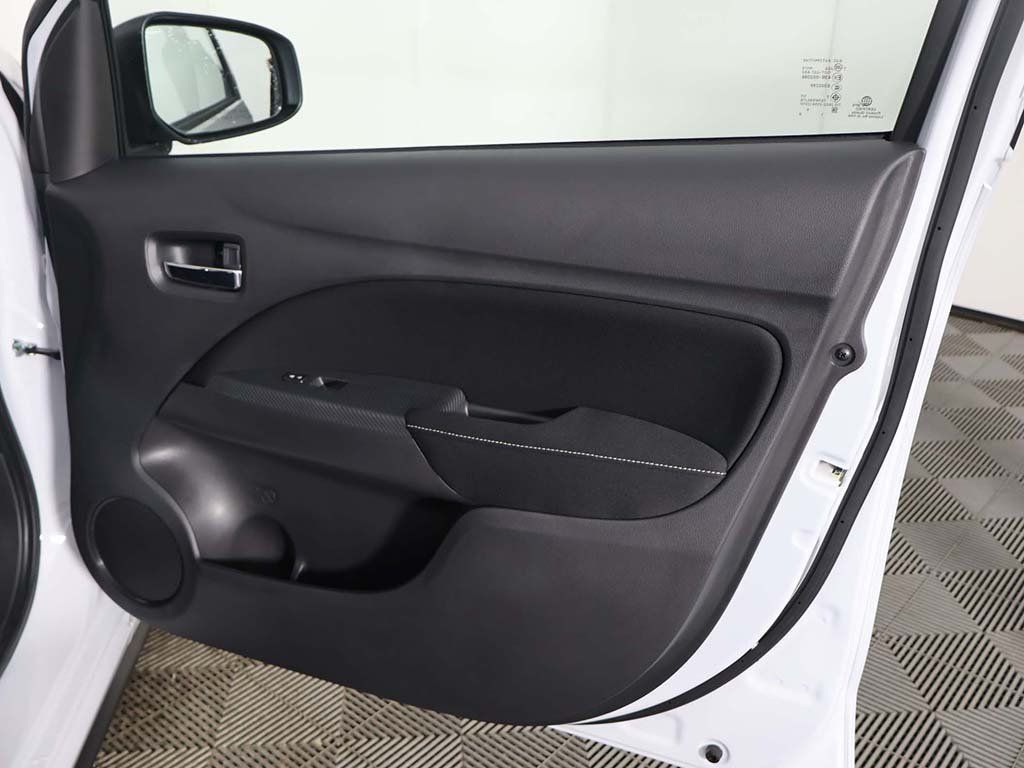 Used 2024 White Mitsubishi SE image 21